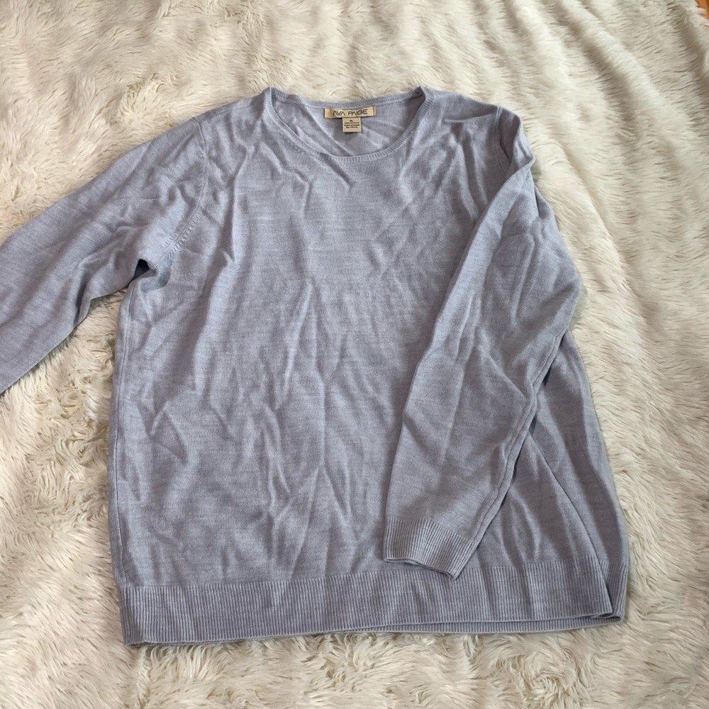 Super cute light sweater